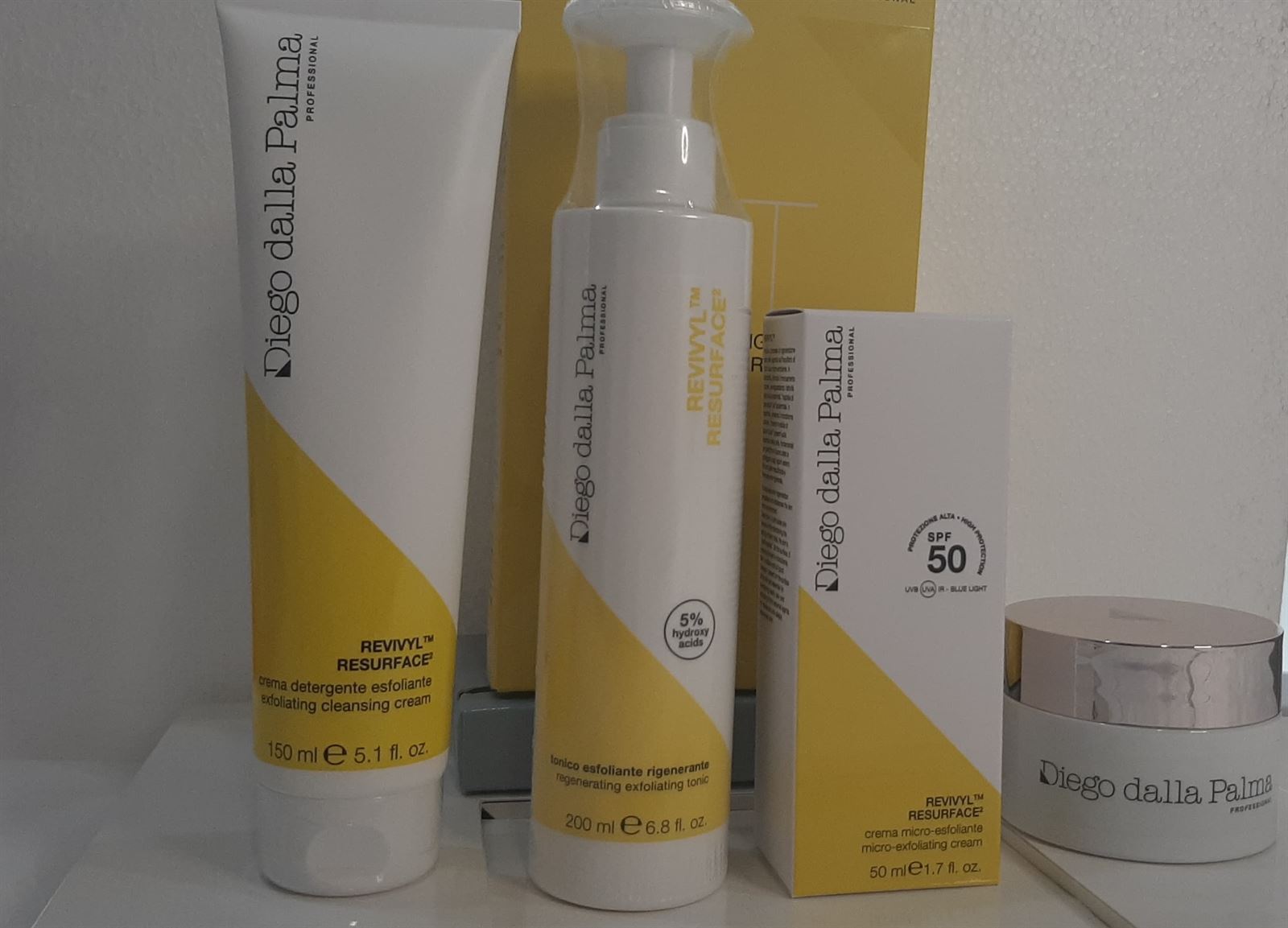 DIEGO DALLA PALMA KIT REVIVIL RESURFACE REGENERADOR & DESPIGMENTANTE - Imagen 1